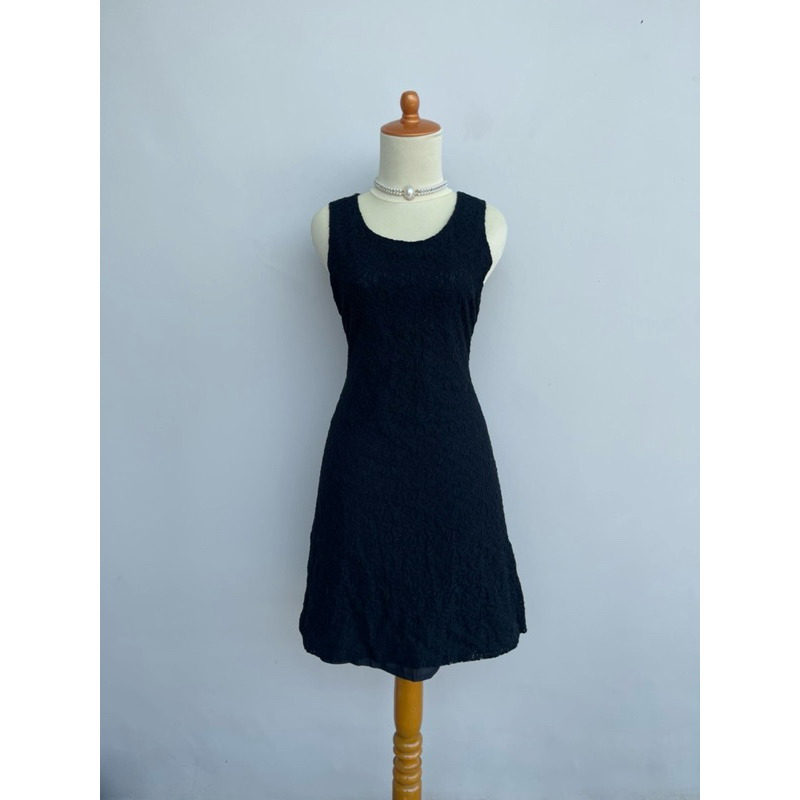 Dress brukat hitam kutungan