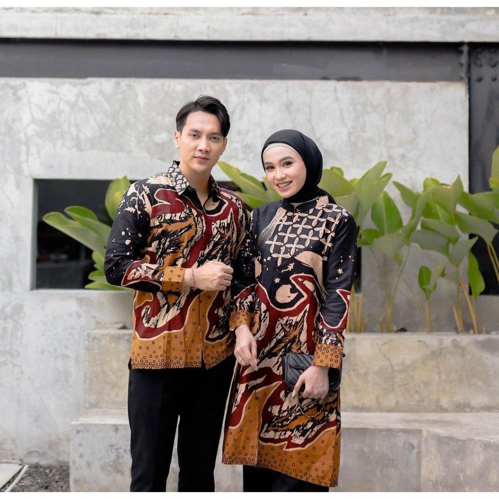 Benang Raja Batik Couple Pria Wanita Katun Gelombang Abstrak