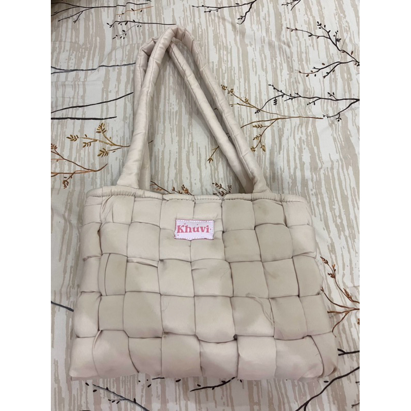 preloved " TAS PUFFY KHUVI"