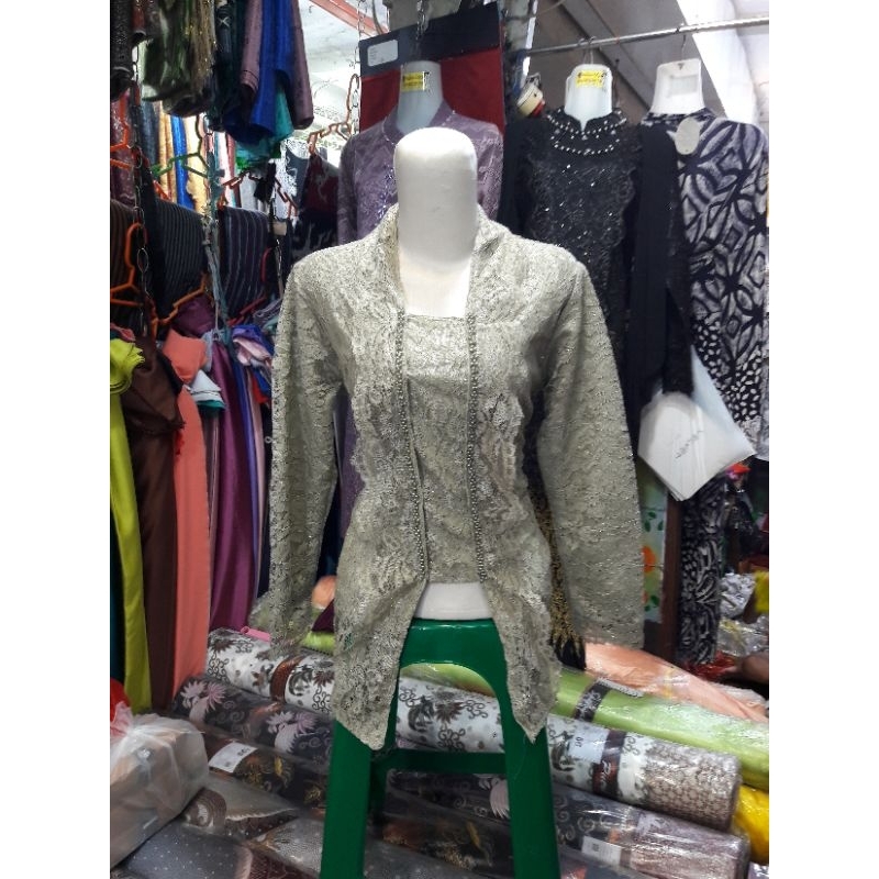 kebaya wisuda modern broklat corneli kutu baru warna hijau sage