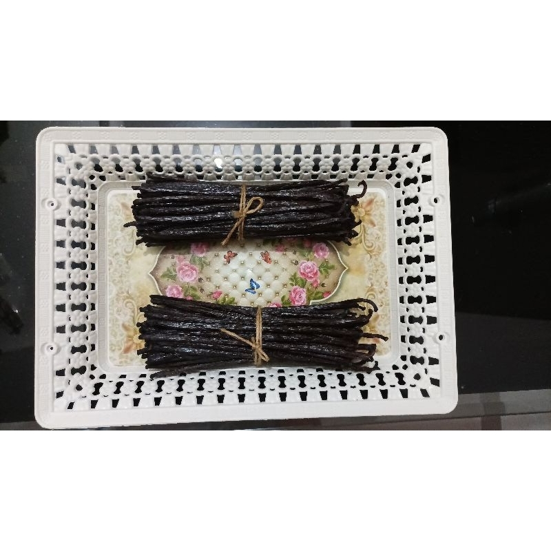 

Vanilla Beans Grade B Variasi 20 gr, 50 gr Dan 100 gr