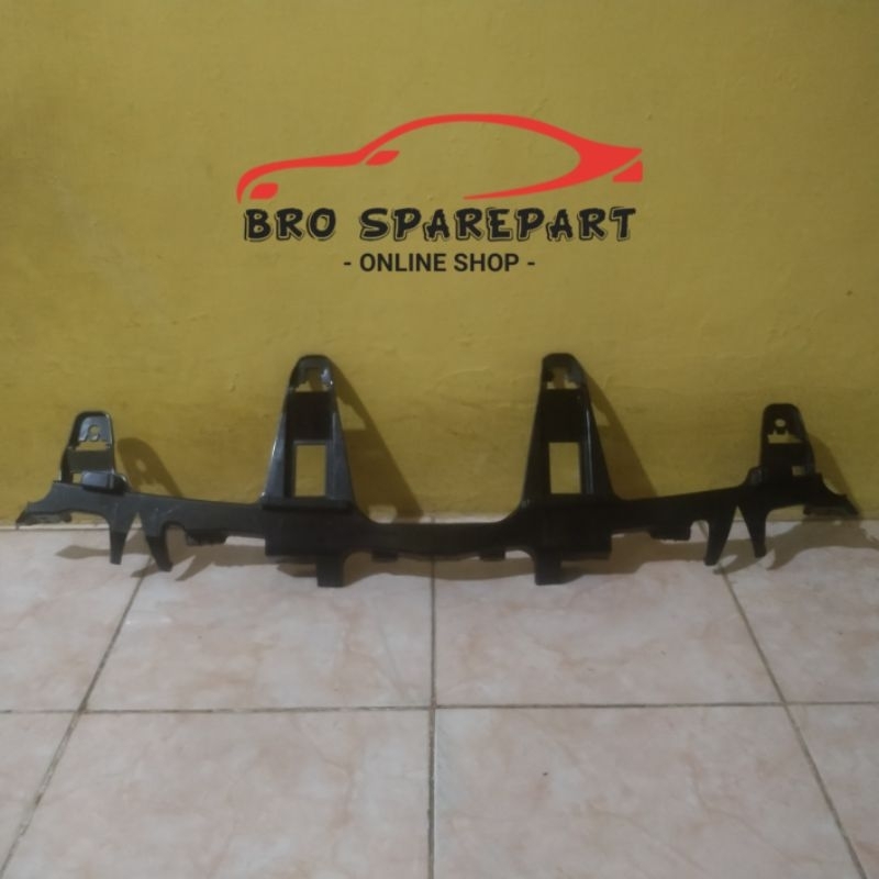 Breket Grill Toyota Innova Reborn Lama