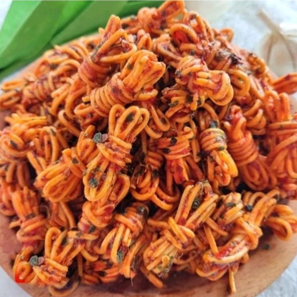 

Mie Gulung Pedas Daun Jeruk 1kg Cemilan Pedas Sncak Pedas Basreng Mie Pedas Mie Kering Gulung Chili Oil