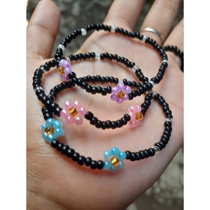 gelang manik-manik/ gelang manik-manik hitam/ gelang manik-manik bunga ungu/ gelang manik-manik bung