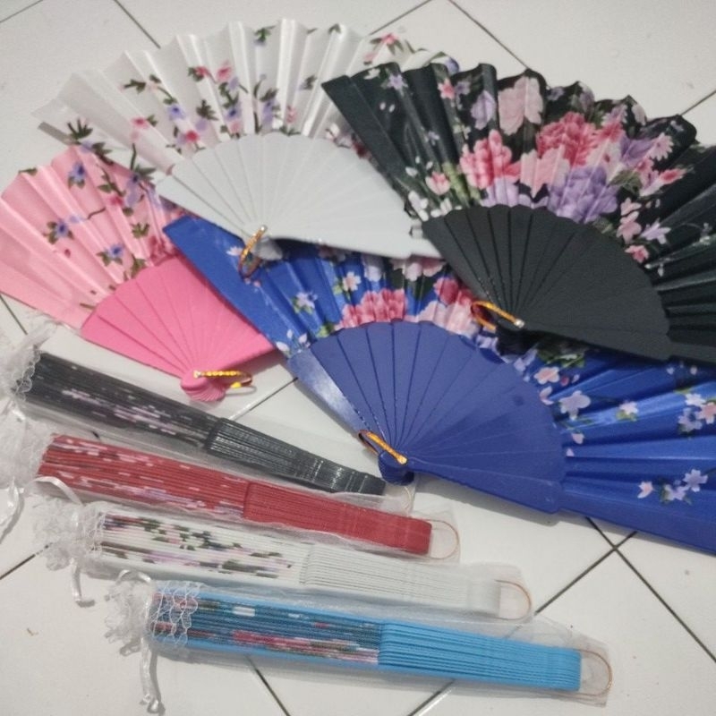 KIPAS SATIN / KIPAS TANGAN LIPAT / KIPAS PESTA KEMAS TILE SOUVENIR