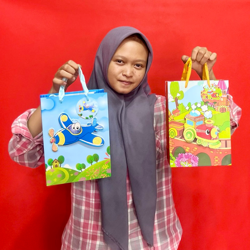 

Paper Bag premium tayo pesawat bus gambar 3D Bingkisan Kado ukuran sedang paperbag tote bag goodiebag ecofootwear.id