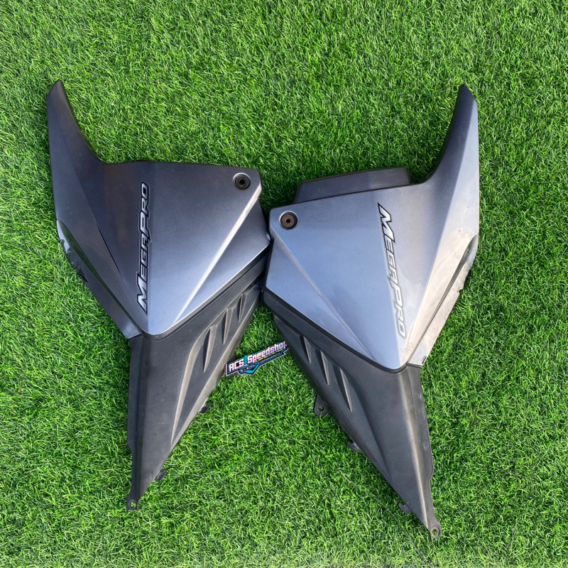 Cover Box samping tutup aki honda new megapro monoshok ori copotan [abu abu]