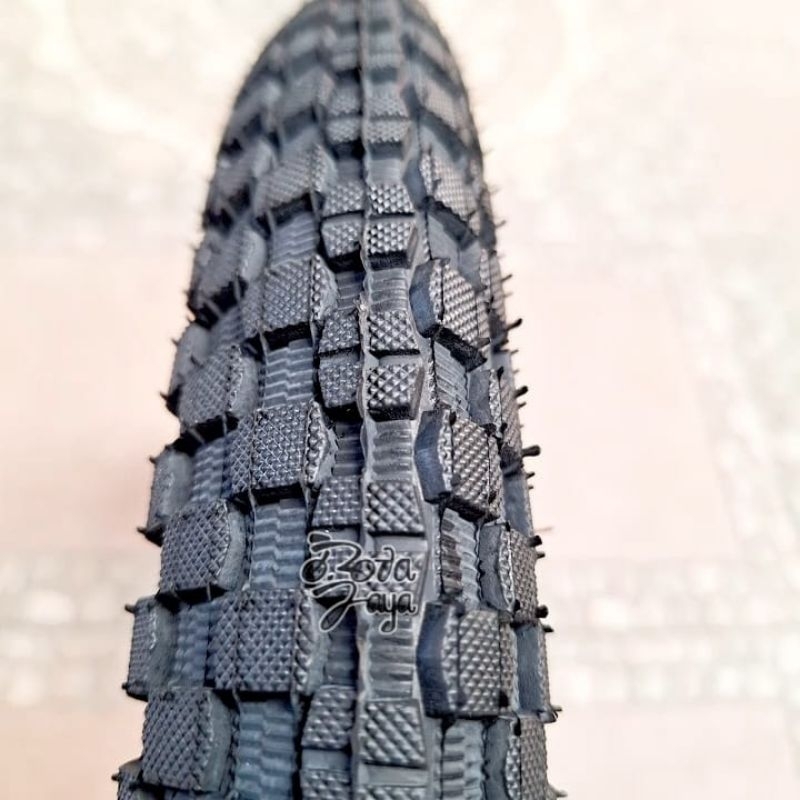 BAN LUAR KENDA 20 x 2.125 HITAM 905