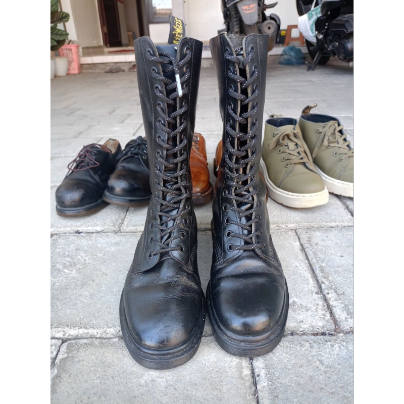 Sepatu Dr.Martens 14 hole size 38-39