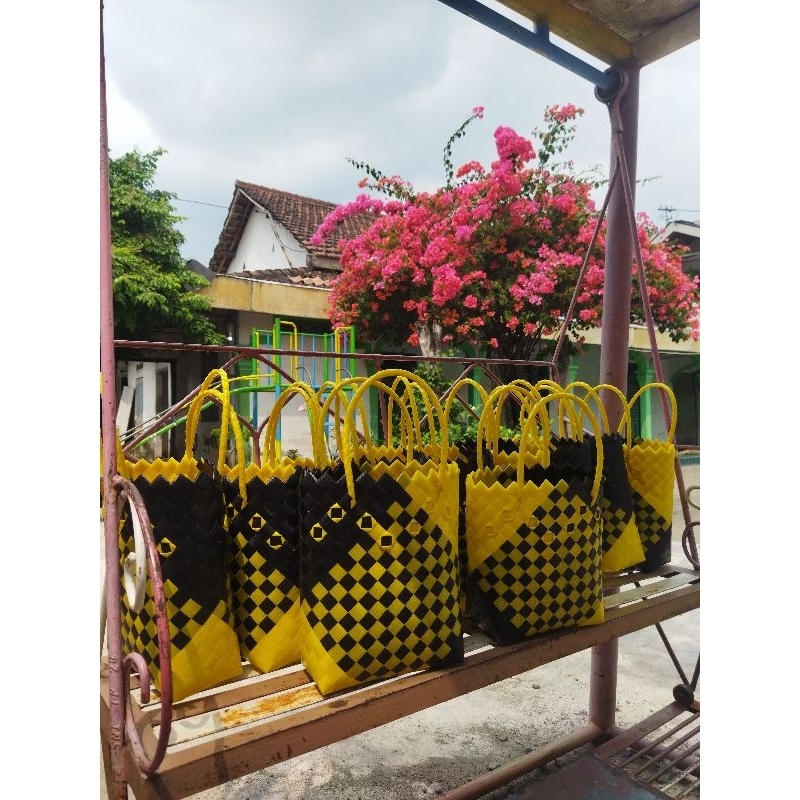 tas anyaman plastik asul asul / souvernir