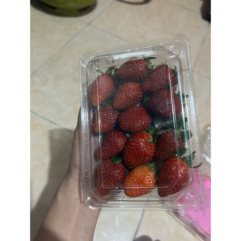 

strawberry fresh grade B (sedang) 250 gr