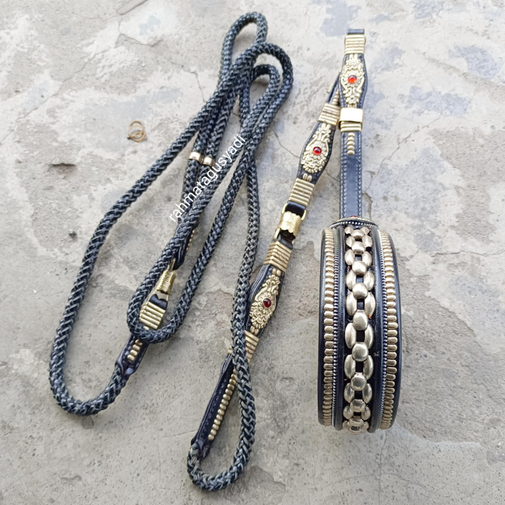 KALUNG ANJING DAN TALI BERBURU PORBI ORONG-ORONG ASLI KULIT PATAH 3 KUNINGAN