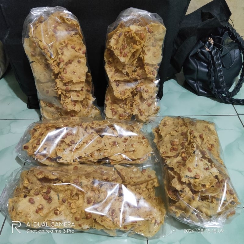 

Cemilan Peyek Halal Wenak (-/+)320gram