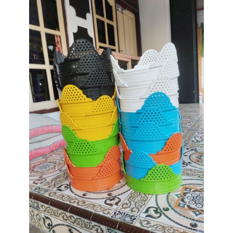 tebok pleci sangkar besi kecil diameter 22 heloped bahan plastik motif bintang warna warni