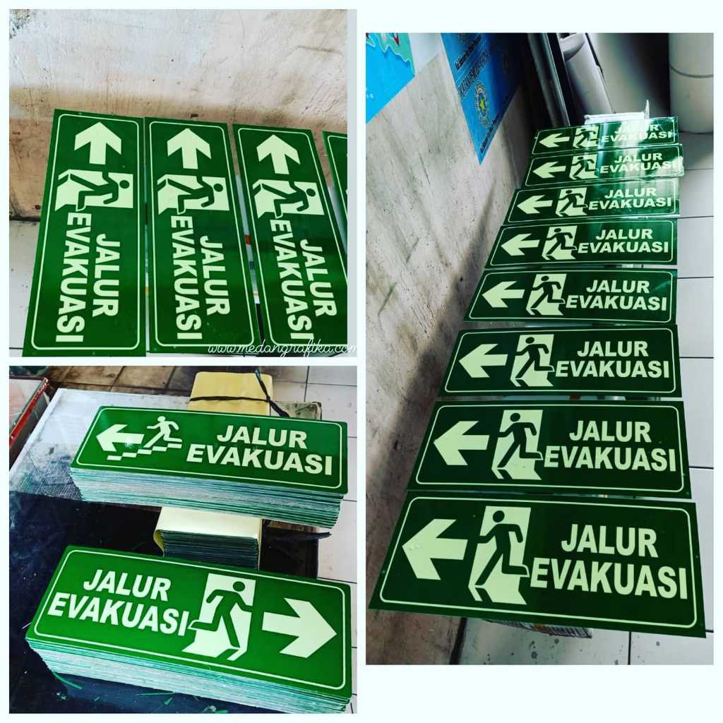 Stiker Jalur Evakuasi Exit Glow In The Dark 30x10