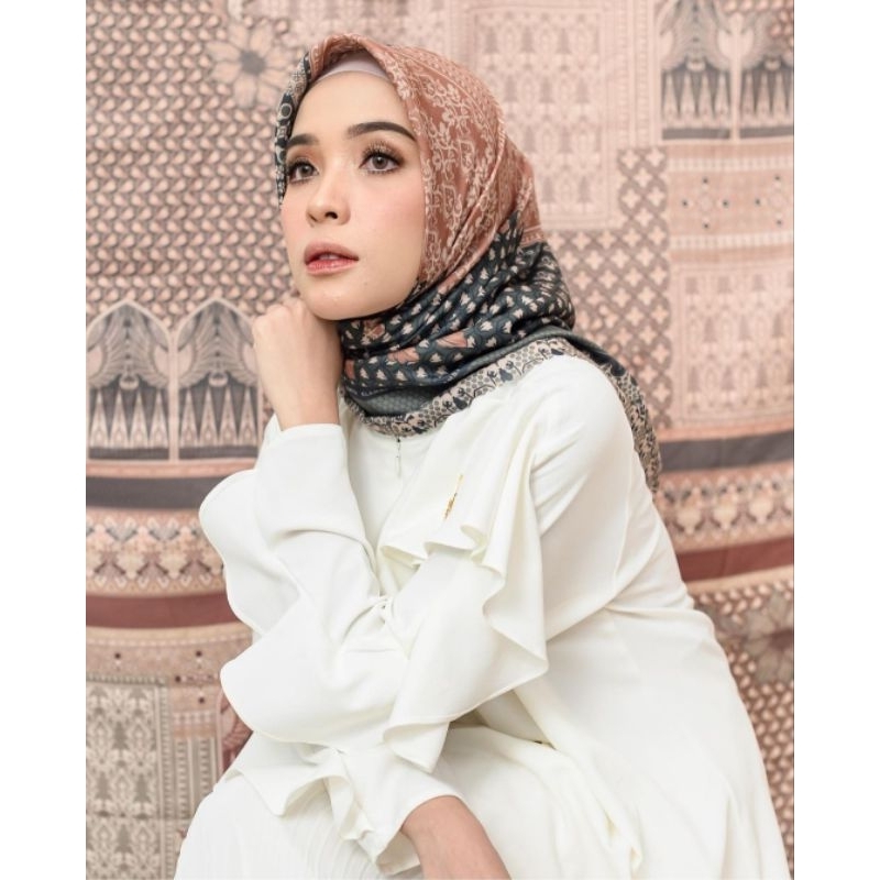 PRELOVED JULANG SCARF WEARNG KLAMBY