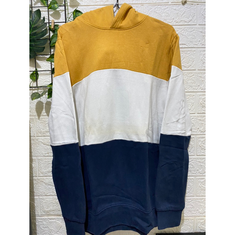 Preloved Hoodie /  Sweater Pull & Bear