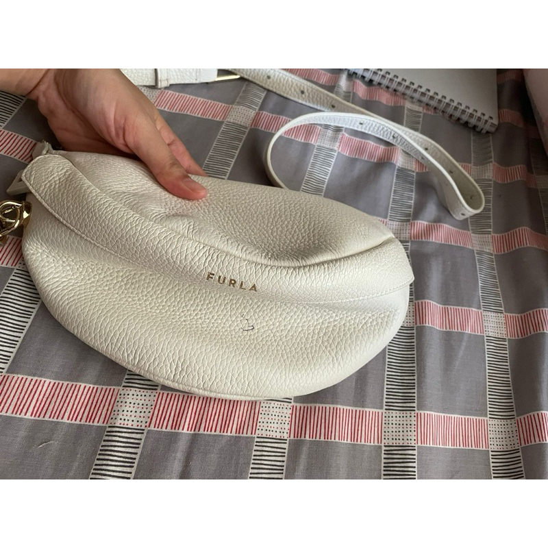 Tas Furla Putih selempang
