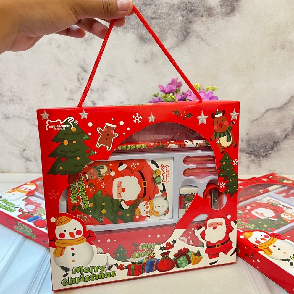 

MURAHV PAKET HAMPERS NATAL 7 IN 1 ISI ALAT TULIS SUPER LENGKAP FANCY DAN LUCU SERBA MERAH EYECATCHING UNIK PAKET BOX CHRISTMAST LIMITED EDITION READY GROSIR DAN COD Murah