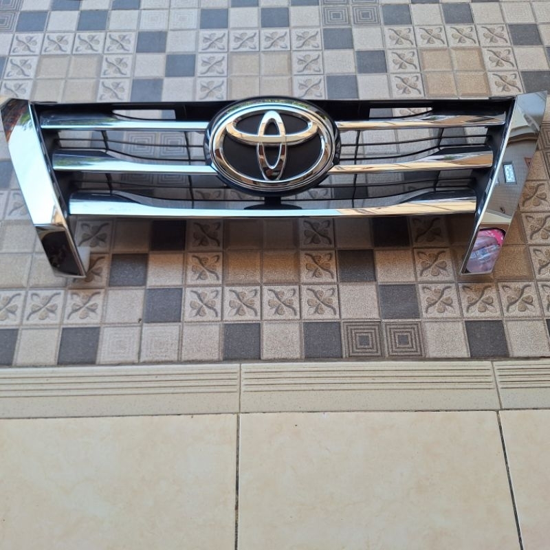 gril copotan fortuner vrz 2017 original