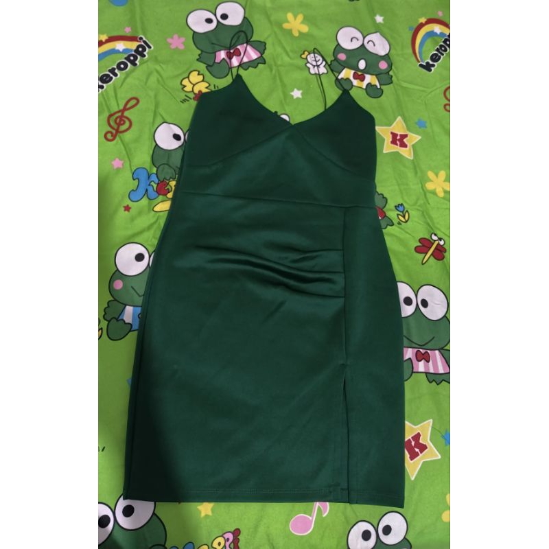 Dress V-Neck tanpa lengan belah samping