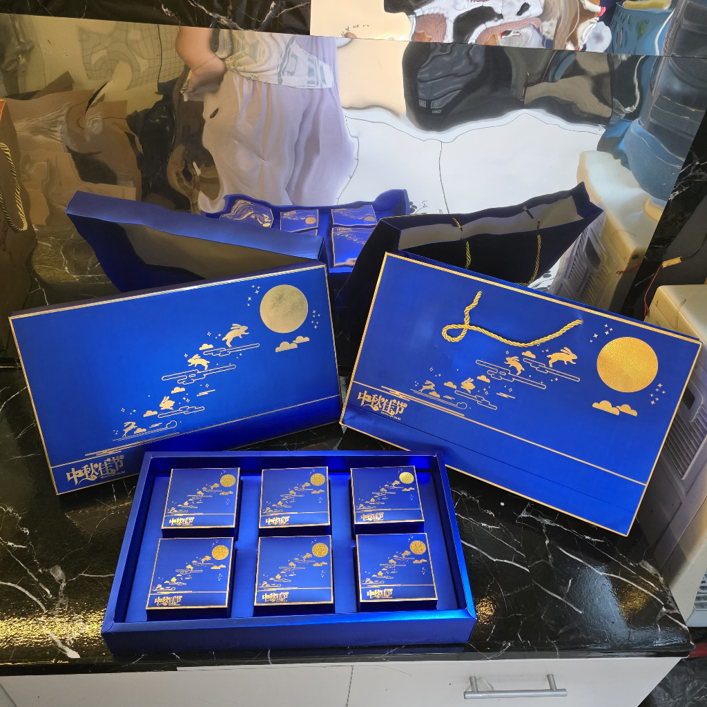 

hampers HALAL Mooncake Tiong Ciu pia Kue Bulan isi 6 exclusive enak nagih khas pekanbaru blue