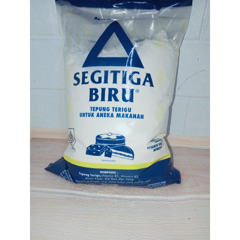 

TEPUNG TERIGU SEGITIGA BIRU 1KG