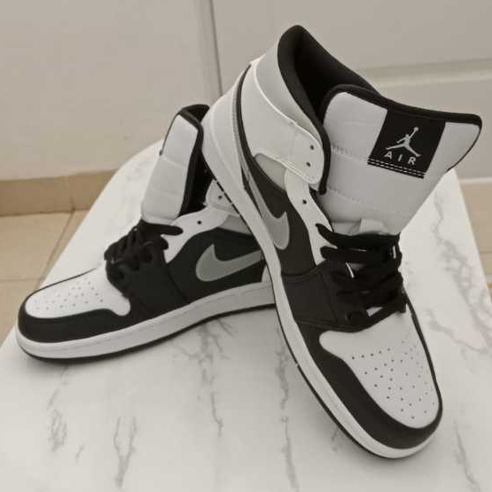 Sepatu Sneaker AJ 1 Mid White Shadow Black White
