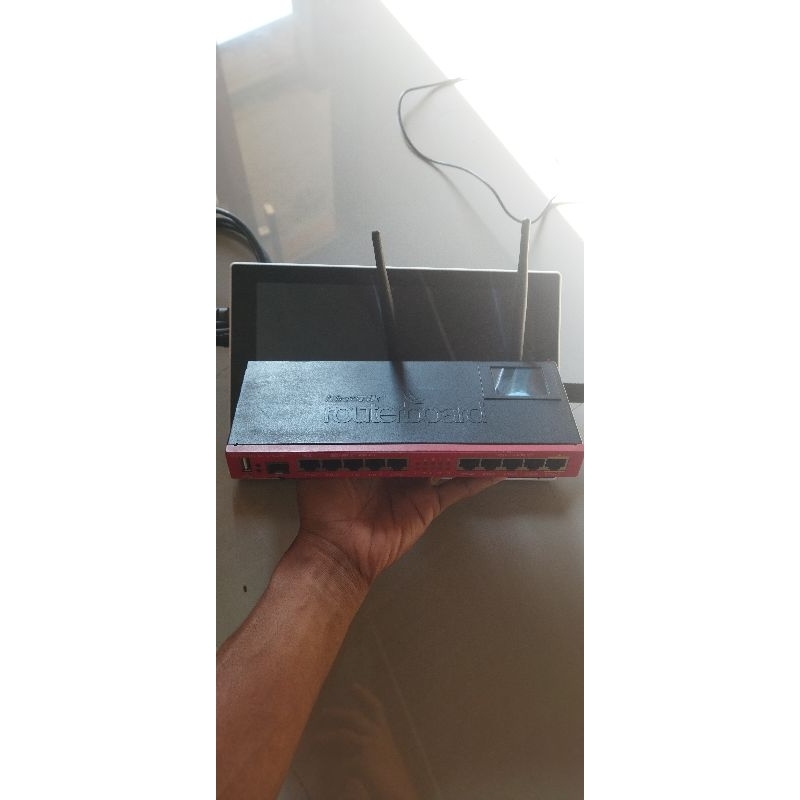 Mikrotik RB2011 dan Mikrotik RB750r2