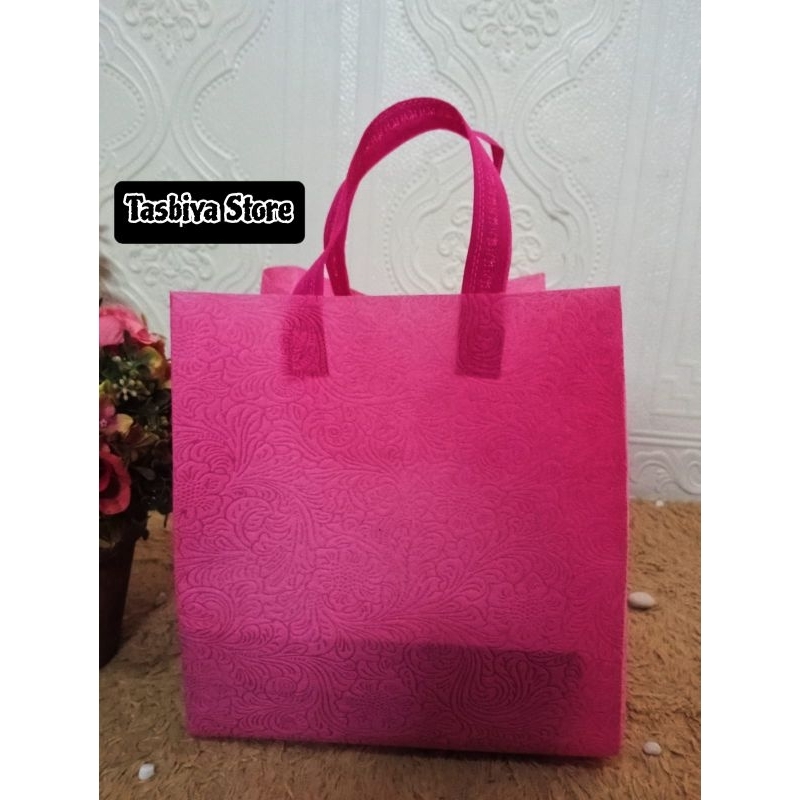 

Tas Hajatan - Tas Press Embos Box 22 Motif Bunga Timbul