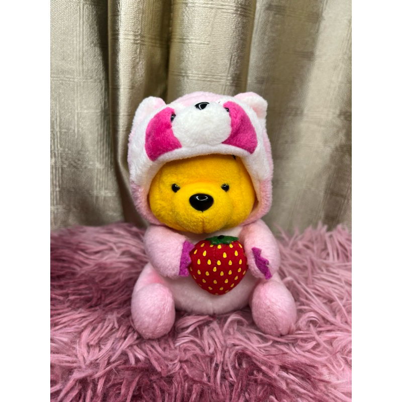 Boneka Pooh Kostum Rubah Pink Pegang Strawberry