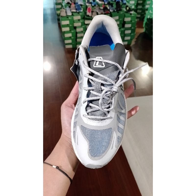 sepatu running league