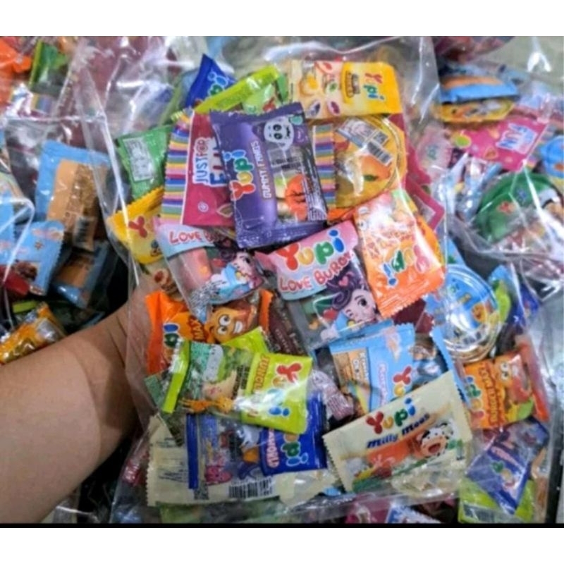 

Yupi Kiloan Isi Yupi Campur 500gr