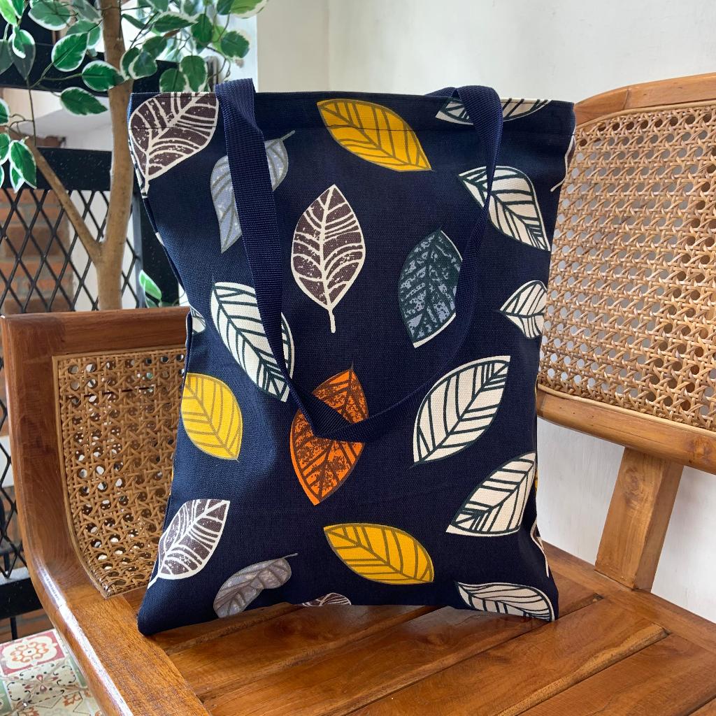 Daun Bukit -Totebag Bunga Kanvas