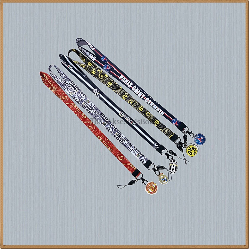 

Lanyard Logo 2 Sisi Motif Klub Bola Barcelona Real Madrid Manchester United City Chelsea Juve Liverpool PSG Munchen Dortmund