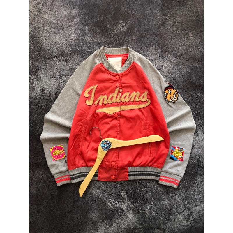 VARSITY MLB BAHAN SATIN (INDIANS)