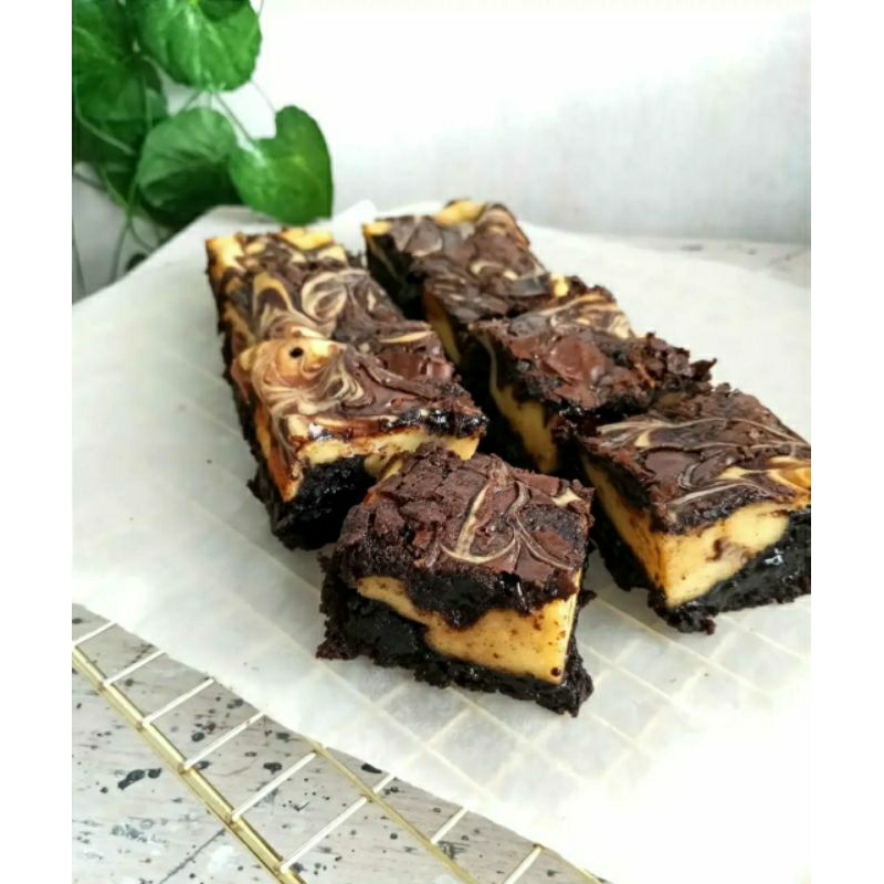 

FUDGY CHEESEBROWN 20x10 by Planet Food Lamandau