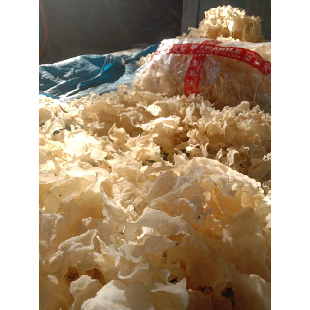 

Krupuk Gadung Mentah Rasa Original Berkualitas isi 900gram Murah Meriah