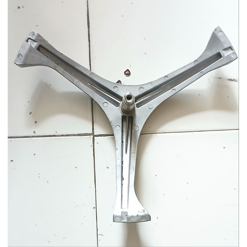 Spider/Dudukan segitiga mesin cuci Elektrolux EWF-10751-EWF-10741-EWP-10742-EWF-12732