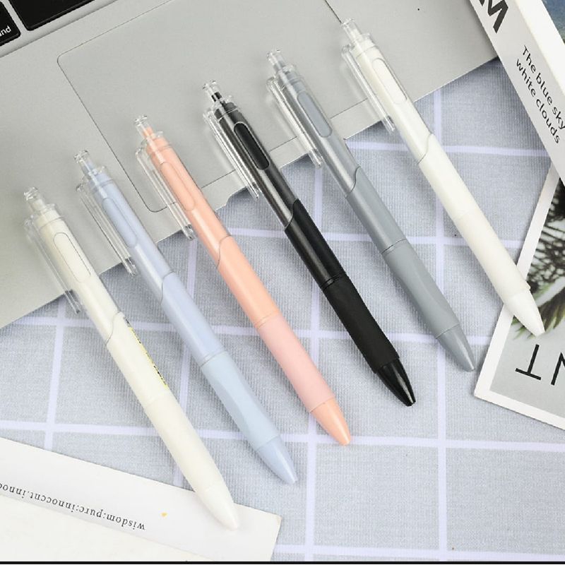 

Pena Gel tinta warna hitam.