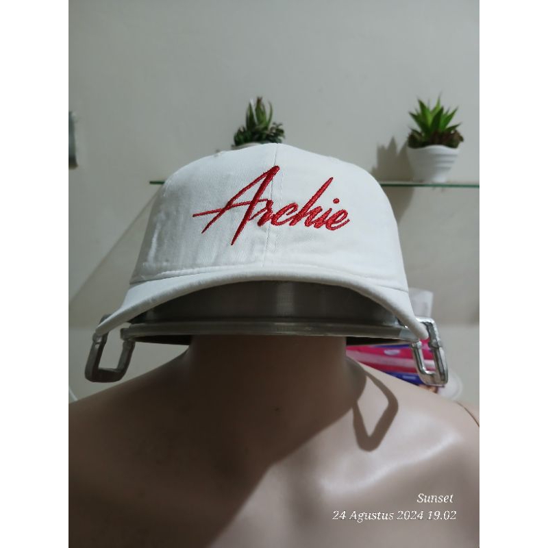 Topi baseball QUEENSBORO brand ARCHIE  putih original second  ukuran allsize stelan besi