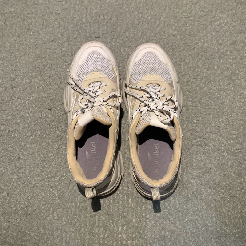 Preloved - Sneakers Kronikel Project