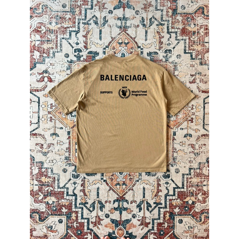 kaos Balenciaga