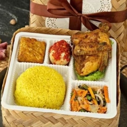 Nasi Kuning Besek Ayam Bakar Jumbo Termurah