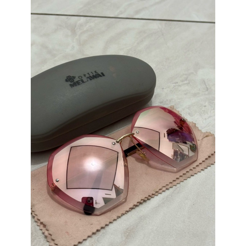 Kacamata Swan Melawai