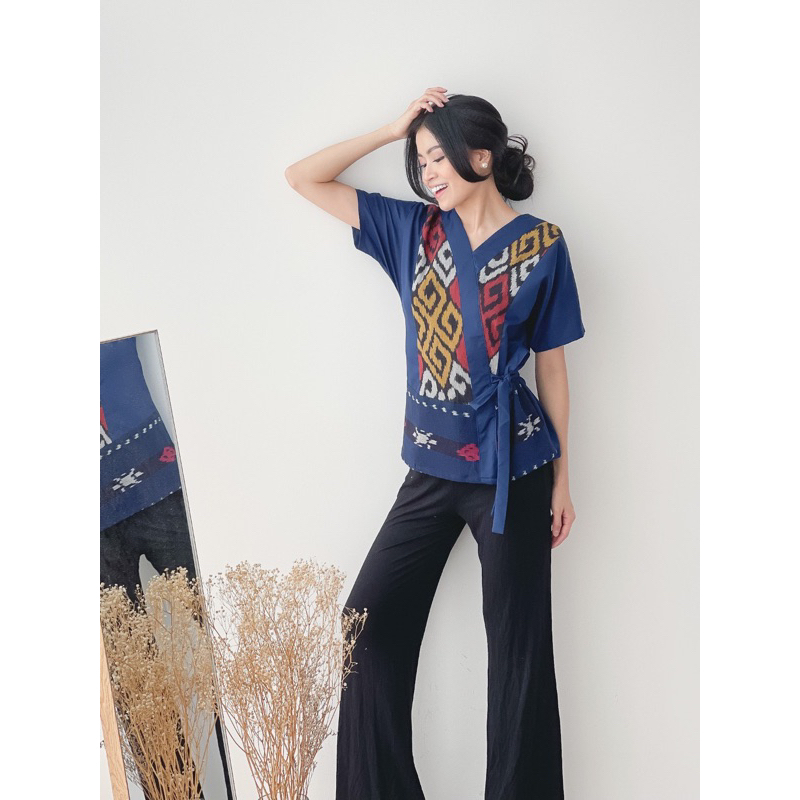 Blouse Tenun Toraja Navy Blus Batik Tenun Wanita