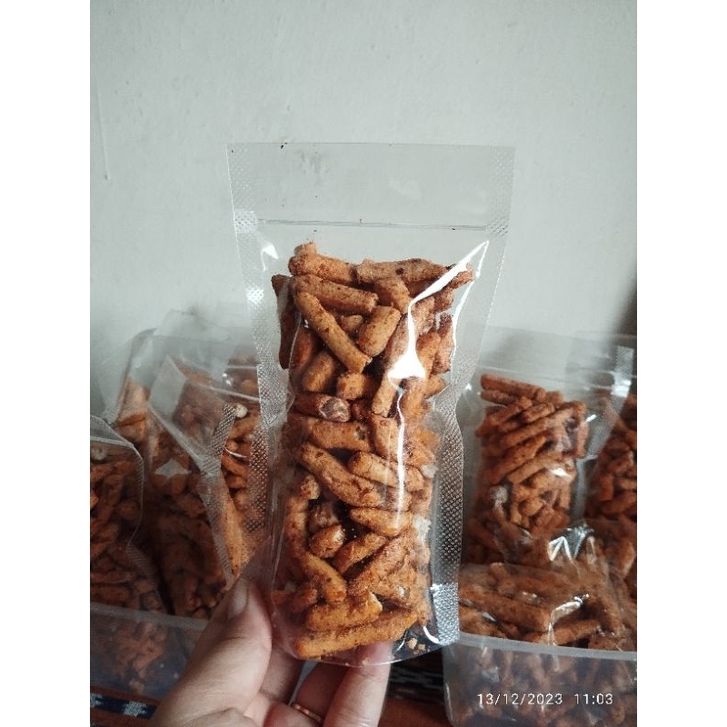 

Basreng (Baso goreng) pedas daun jeruk kemasan pouch 85 gram