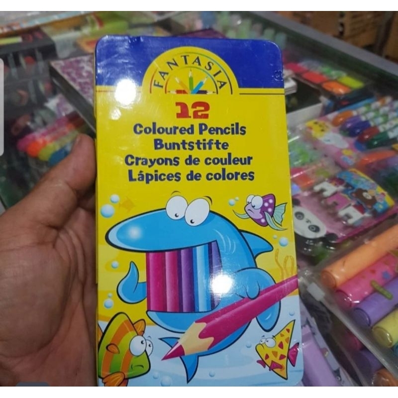 

Pensil Warna Fantasia 12 warna Kaleng