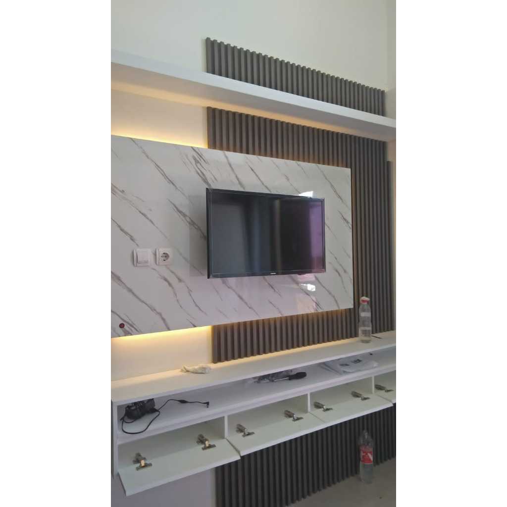 backdrop tv simple, minimalis