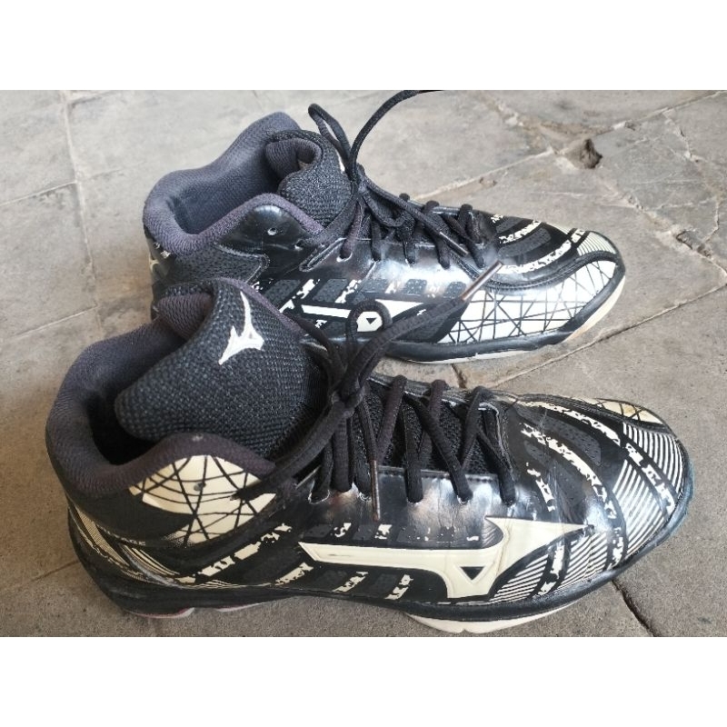 sepatu volly Mizuno 42 second